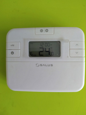 Controler cu comanda prin cablu pentru instalati incalzire/climatizare foto