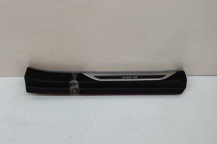 Ornament prag interior dreapta față MAZDA MX-5 IV ND 2020 OEM: N24368710A02 30450054