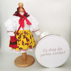 Set Botez Traditional , Costum Traditional Fetite Floral 3 - 2 piese costumas si cutie botez