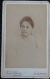 Fotografie tip CDV, Tanara cu parul ondulat, perioada interbelica