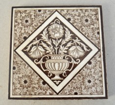 Placa ceramica Minton Aesthetic Movement cu motive florale cca 1885