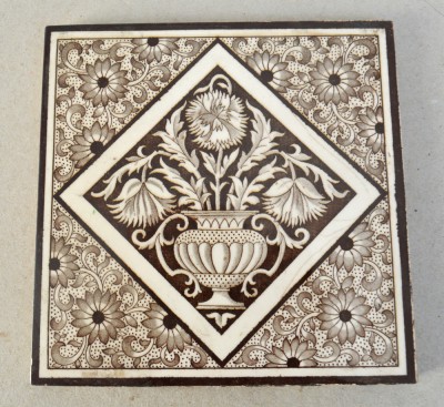 Placa ceramica Minton Aesthetic Movement cu motive florale cca 1885 foto