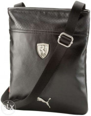 Geanta PUMA unisex Ferrari Magazine Bag neagra. Nou si original foto