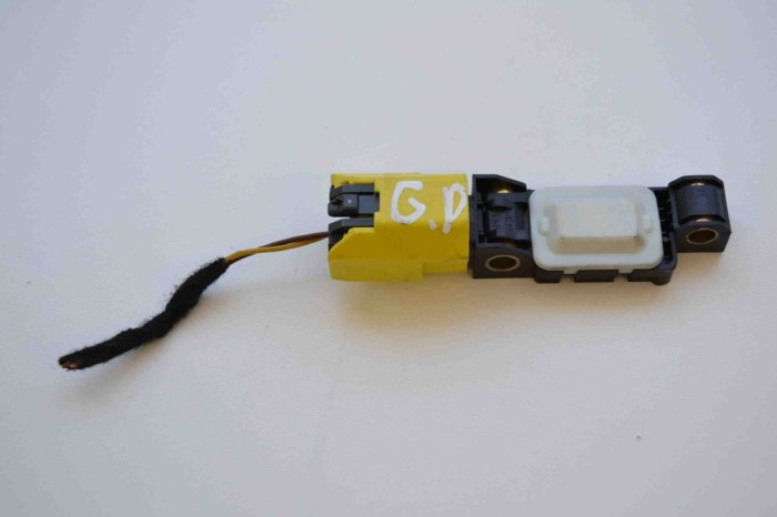 Senzor de impact dreapta spate VW TOUAREG 7LA, 7L6, 7L7 2006 OEM: 4B0959643E | 1921706