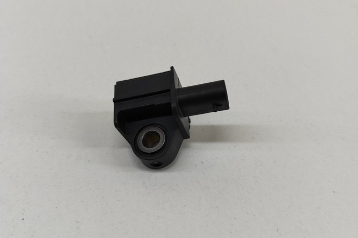 Senzor de impact dreapta spate VW T-ROC A11 2023 OEM: 5Q0959651B 25890781