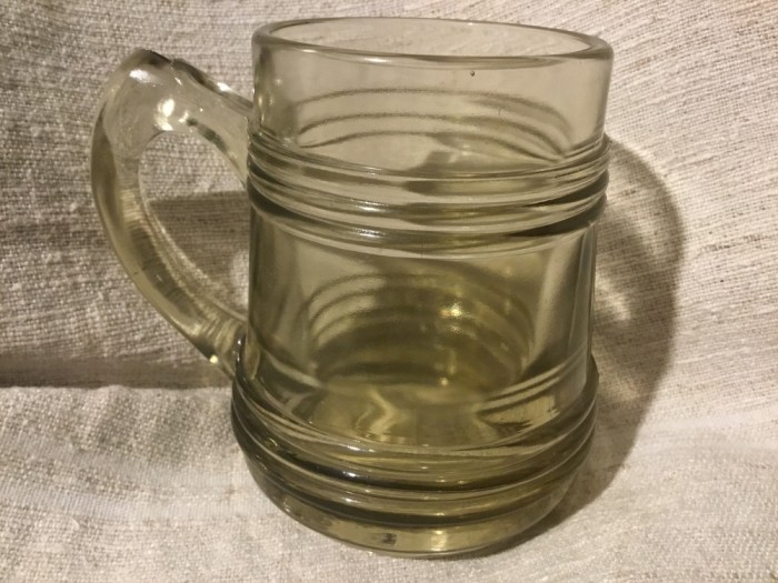 arta / colectie - cana / halba vintage din sticla model deosebit mijlocul sec XX