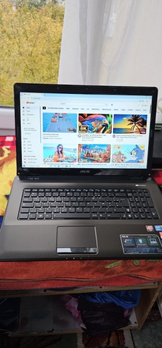 LEPTOP ASUS X72J PROCESOR i3-2,27 GHZ /RAM 4 GB/ HARD 500 GB /WIN 10 INSTALAT RECENT / SE VINDE CU INCARCATOR /NU TINE BATERIA .