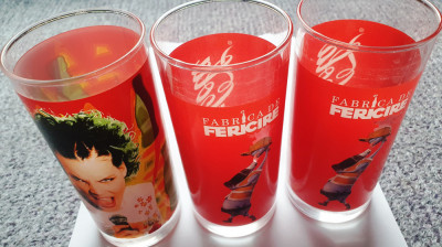 Trei pahare de colectie Coca Cola, inaltime 13 cm, diametru 5 cm foto
