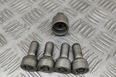 Set prezon antifurt VW TAIGO CS1 2023 OEM: WHT001812 30114735 foto