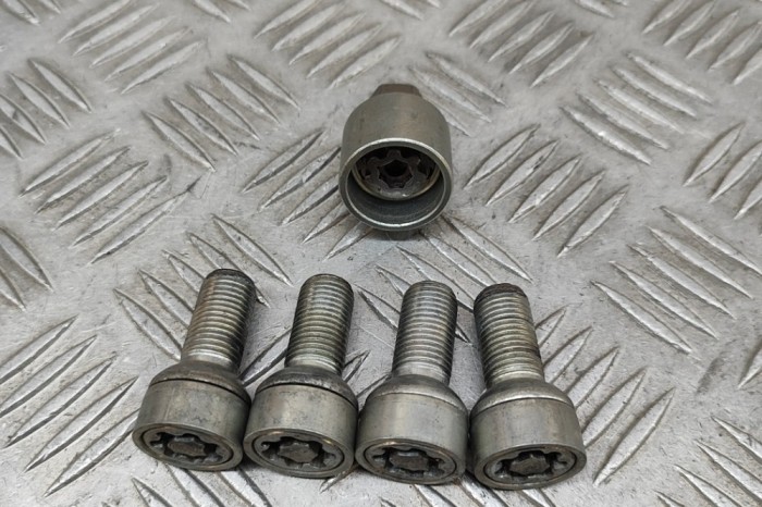 Set prezon antifurt VW TAIGO CS1 2023 OEM: WHT001812 30114735