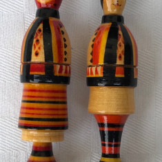 Femeie cu barbat, doua miniaturi rusesti din lemn pictate manual