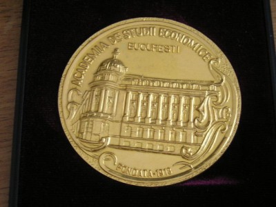 QW2 36 - Medalie - invatamant - Academia de studii economice 90 ani - 2003 foto