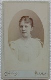 Fotografie tip CDV, Portret de femeie cu coc