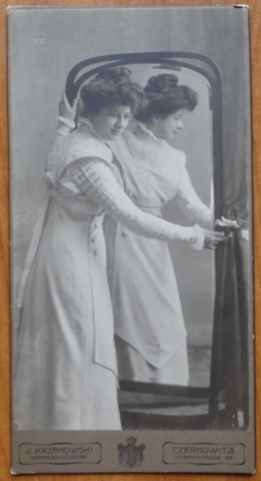 Fotografie mare pe carton gros, Cernauti, sfarsit de secol 19, doamna din inalta societate