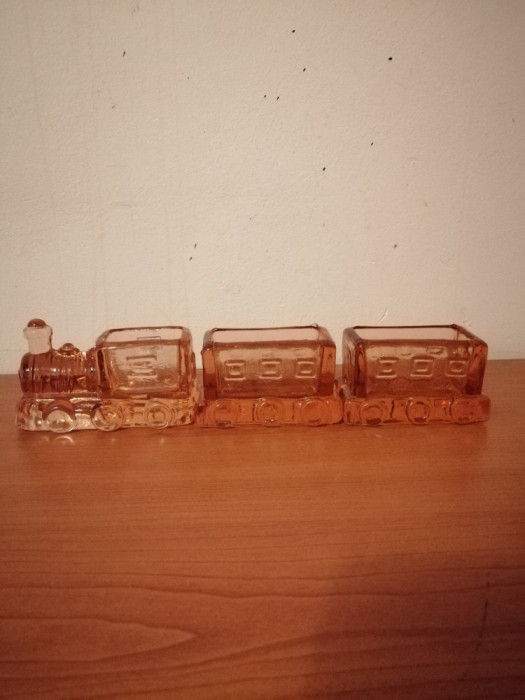 Bomboniera veche in forma de locomotiva tren trenulet din sticla portocalie oranj translucida