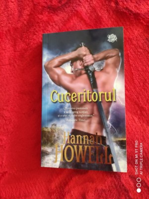 HANNAH HOWELL: CUCERITORUL foto