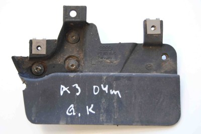 Aparatoare noroi dreapta spate AUDI A3 8P1 2004 OEM: 8P0853833C foto