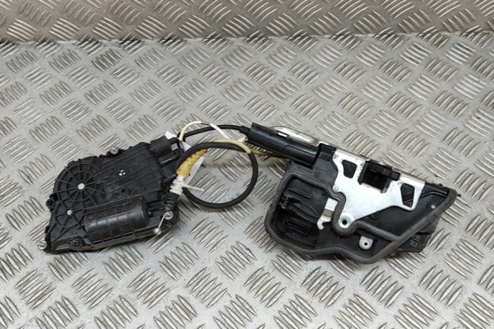 &Icirc;ncuietoare ușă st&acirc;nga față BMW 5 Touring F11 2014 OEM: 7185689 29267467