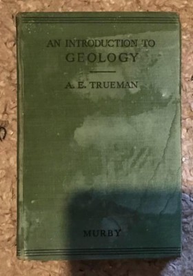 Introduction to geology / by Arthur E. Trueman. foto