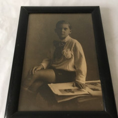 Fotografie veche in rama, portret de baiat cu carte, aprox 1900, 28x20 cm