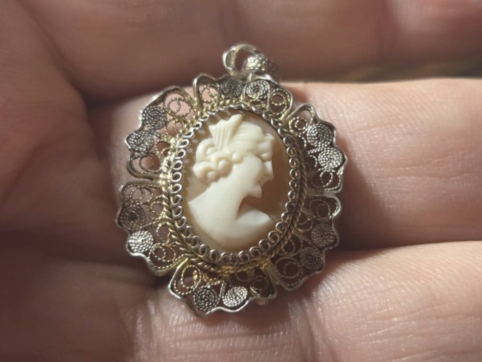 Camee vintage argint in filigran