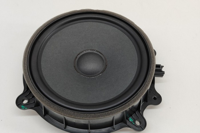 Difuzor ușă dreapta față TESLA MODEL Y 2023 OEM: 1079744-00-E | 21927610
