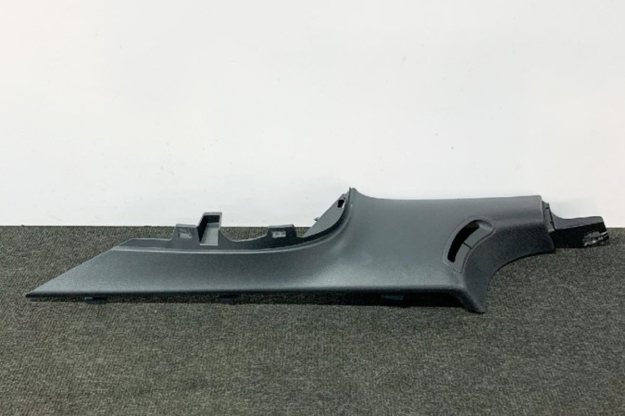 Ornament st&acirc;lp spate st&acirc;nga TESLA MODEL 3 2018 OEM: Sedan | 11266404