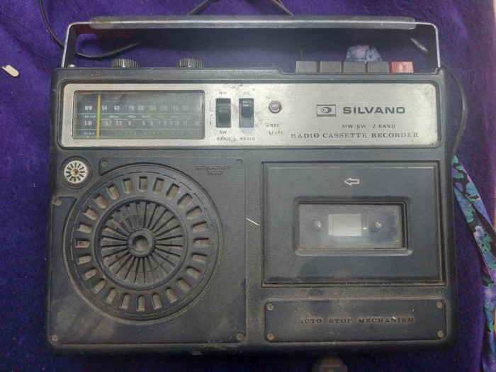 Aparar de radio vechi portabil ,RADIOCASETOFON Vechi de colectie RAR,Radiocasetofon SILVANO-Model.No.KC-2302,Autostop-Made in Japan