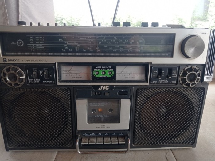Radiocasetofon JVC model RC-838L, Stereo