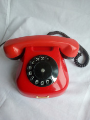 Telefon fix cu disc vintage, rosu, romanesc, model Broscuta 1973 foto
