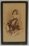 FOTOGRAF J. GERSTL , BUCURESTI , DOAMNA SEZAND IN STUDIO , FOTOGRAFIE C.D.V. , SFARSIT DE SECOL XIX