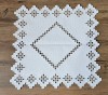 CENTRU DE MASA MICUT VINTAGE CU BRODERIE MANUALĂ HARDANGER