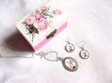 set cadou ,cutiuta cu set bijuterii cu trandafiri roz 34234