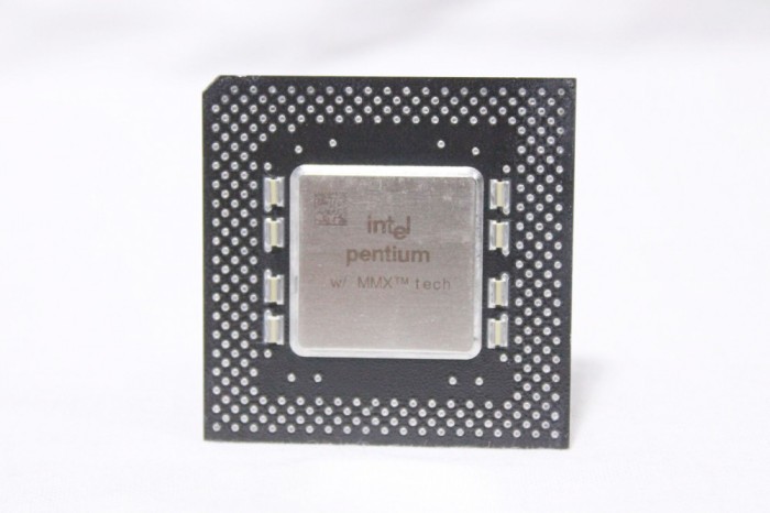 Procesor CPU Intel Pentium 1 MMX 200 MHz socket 7 vintage