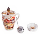 Cumpara ieftin Set cana portelan multicolor, infuzor ceai, farfurioara in cutie cadou Forest &Oslash; 8 cm x 10,5 H, 350 ml