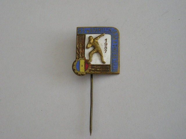 QW9 N5 17 - insigna - tematica sport - A II-a spartachiada a tineretului - 1957