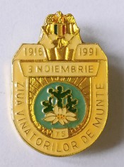 INSIGNA ZIUA VANATORILOR DE MUNTE 3 NOIEMBRIE 1916 1991 75 ANI ARMATA MINISTERUL APARARII FARA FISURI SAU SPARTURI ( CITITI DESCRIEREA )
