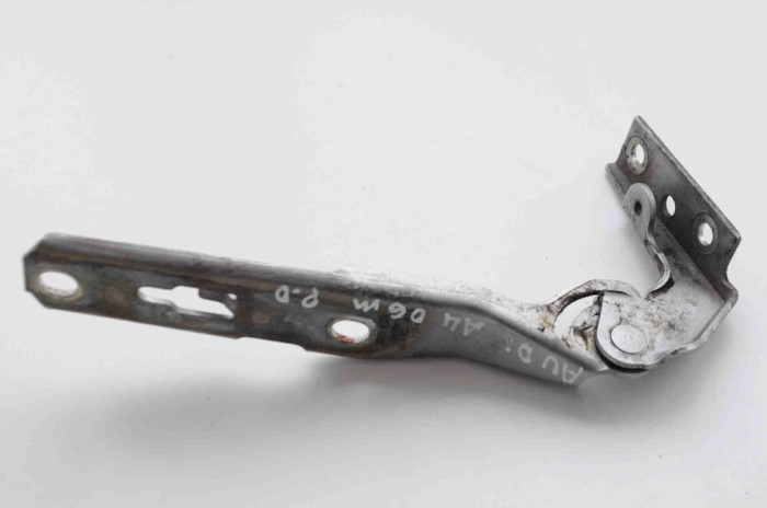 Balama capota dreapta față AUDI A4 8EC, B7 2006 OEM: 8E0823302E 1660130