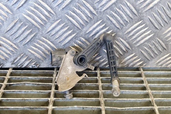Senzor de nivel &icirc;nălțime st&acirc;nga spate TESLA MODEL 3 2019 OEM: 1044971-00-C 11235246