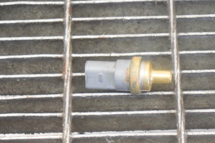 Senzor de temperatură lichid de răcire AUDI A4 8W2, B9 2018 OEM: 06A919501A 12244482