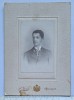 Cabinet card S. Korn &ndash; București cca. 1900 &ndash; portret bărbat cu stemă regală