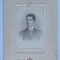 Cabinet card S. Korn &ndash; București cca. 1900 &ndash; portret bărbat cu stemă regală