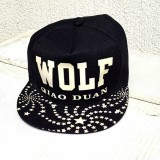 Cumpara ieftin Sapca cozoroc drept MBrands, model fosforescent la intuneric Wolf