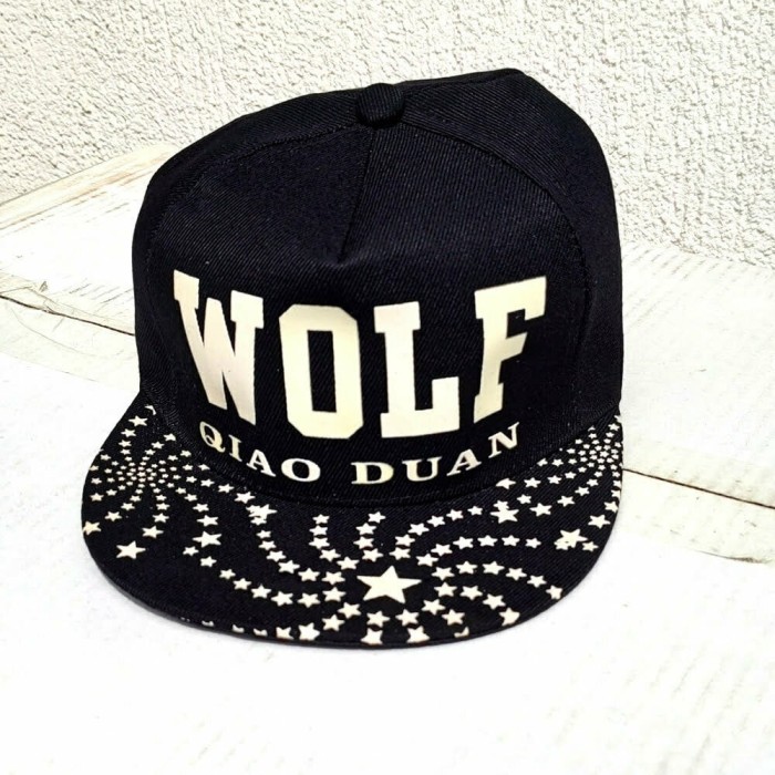 Sapca cozoroc drept MBrands, model fosforescent la intuneric Wolf