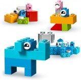 LEGO Classic Valiza Creativa 10713, set constructie multicolor pentru copii