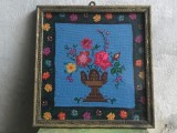 arta / design / vintage - Tablou goblen / cusatura flori in rama de lemn !