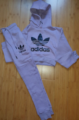 Set fata 2 piese Adidas hanorac scurt gluga si pantaloni mov Small nou foto