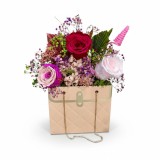 Poseta decorativa eleganta cu aranjament multicolor, trandafiri si hortensie criogenate