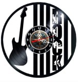 Ceas de perete decorativ Rock Music, realizat din disc de vinil upcycled, model Chitara Electrica si Siluete Rockeri, negru, 30 cm