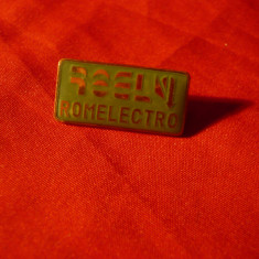 Insigna - Romelectro - Bucuresti, metal si email , d=2,5 cm